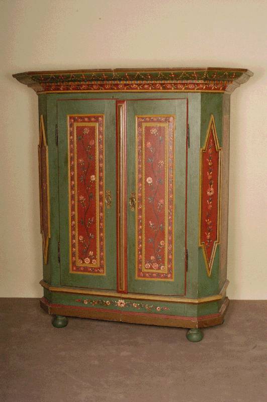 Spaltschrank, deutsch/Schwarzwald, um 1830, Weichholz, starker Barockeinschlag, Hut 3-fach getreppt, ausladend, FÜße sekundÄr, aufgesetzte ...