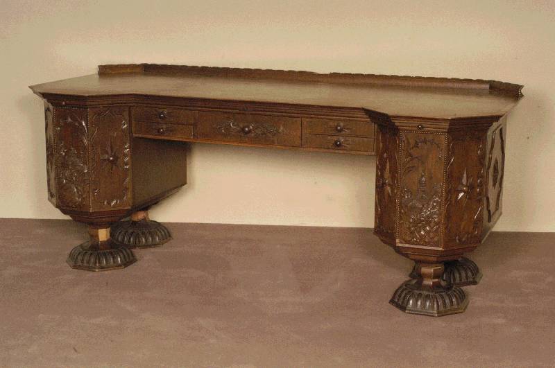 Schreibtisch, Danzig, um 1925/30, ArtDeco, Korpus Buche und Eiche, Eichefurnier, mit aufgelegten Schnitzereien, abstrakt floral, Darstellung der ...