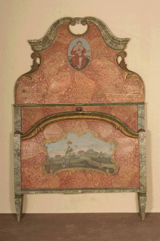 Bett, Elsaß, um 1800/20, Korpus Weichholz, schÖner Aufstecker, bunte Originalfassung, Restaurierung notwendig, sehr großes Originalbett aus der ...