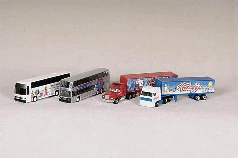 Konvolut 5 Matchbox-Modelle, neuzeitlich, Feuerwehr-Convoy, McDonald´s Truck, Kellogg´s Truck, Coca-Cola Bus und Coca-Cola-Truck, alle im orig. ...