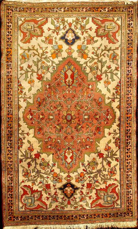 Farahan, Westpersien Sarough-Gebiet, um 191 0, feine Wolle auf Baumwolle, ca. 156 x 97 cm, farblich bemerkenswerte KnÜpfarbeit des Sarou gh ...
