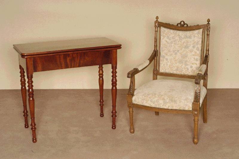 Kleiner Armlehnsessel, Frankreich, um 1880, Louis-XVI-Stil, Buche massiv, nußbaumfarben, gedrechselte FÜße, kanneliert, RÜckenlehne mit kleinen ...