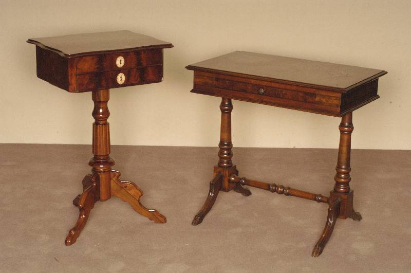 NÄhtisch, England, viktorianischer Stil, Mahagoni massiv, Mahgonifurnier, Doppelfuß 4-fach ausladend, Gebrauchsspuren, ca. 68x71x43 cm