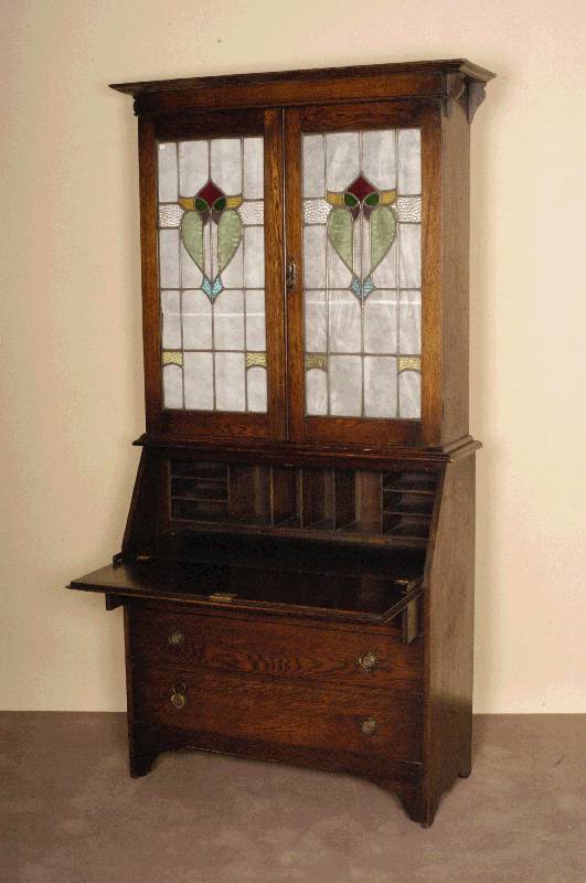 SekretÄr, England, um 1900, Eiche massiv, dunkelbraun gebeizt, Oberteil mit Bleiverglasung, dekorativ, typisch Jugendstil, SchrÄgklappe, unten 3 ...