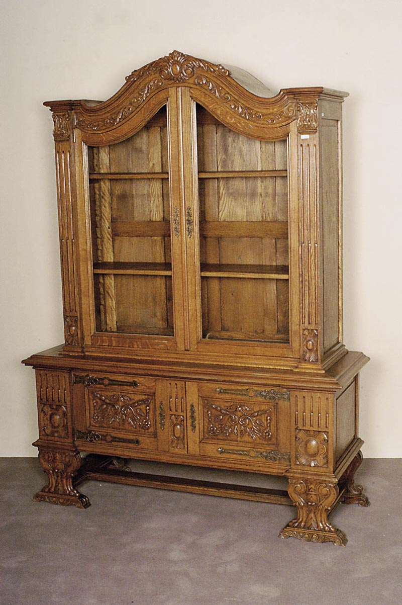 Vitrinenschrank, deutsch/wohl Aachen, um 1910/20, Barockstil, Eiche massiv, Unterteil reich geschnitzt, FÜllhornmotive, mit KlauenfÜßen, ...