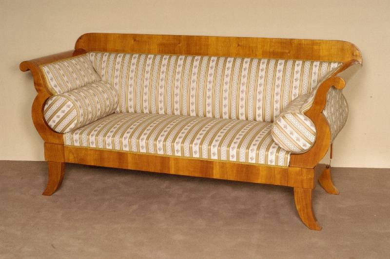 Sofa, im Biedermeierstil, nach dem Vorbild von 1830, Kirschbaum massiv, Polster und Bezug neu, wohnfertig, handpoliert, sehr bequem, praktisch, ...