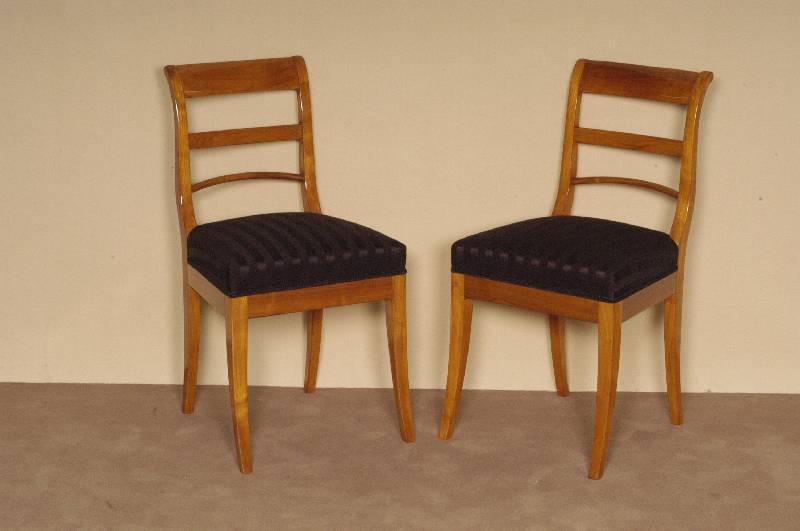 4 StÜhle, im Biedermeierstil, StilmÖbel, Kirschbaum massiv, sehr stabil, nach altem Vorbild, gut gearbeitet, wohnfertig, ca. 89x47x45 cm, Sh. 49 ...