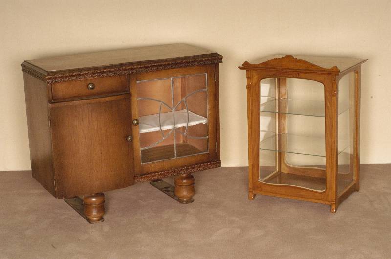 Kleine Ladenvitrine, deutsch, um 1900, Korpus Eiche massiv, original Zustand, Schellackpoliert, stammt wohl ursprÜnglich aus einem ...