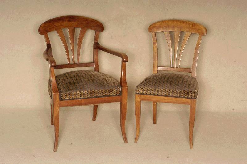 Sitzensemble deutsch/Stuttgart, um 1904/06, Kirschbaum massiv, Hersteller Brauer und Wirth, Hoflieferant, bestehend aus 2 Stuhlsesseln und 2 ...