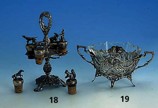 Anbietschale, deutsch, Hanau um 1830/40, 13-lÖtig, feine Arbeit, Glaseinsatz sekundÄr, 1 Bein nachtrÄglich ersetzt