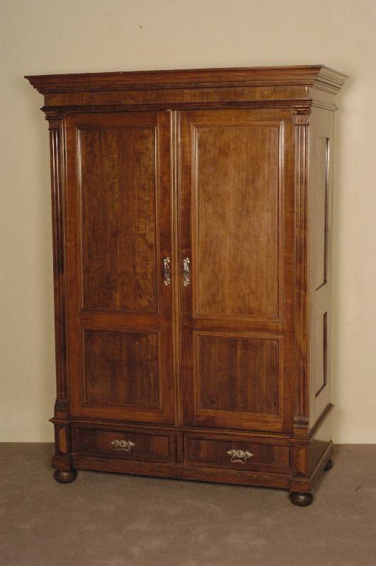 Schrank, deutsch, um 1900, Kirschbaum und Birnbaum massiv, Kirschholzfurnier, zweitÜrig, 2 Sockelschubladen, originale nußbaumfarbene Politur, ...
