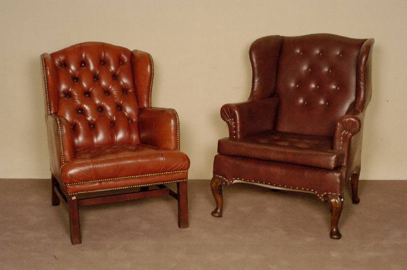 Wingchair, England, um 1960, Chesterfield, Ohrenbacken, genoppt und geheftet, Lederbezug, Gebrauchsspuren, ca. 99x71x75 cm, Sh. 46 cm, St. 53 cm