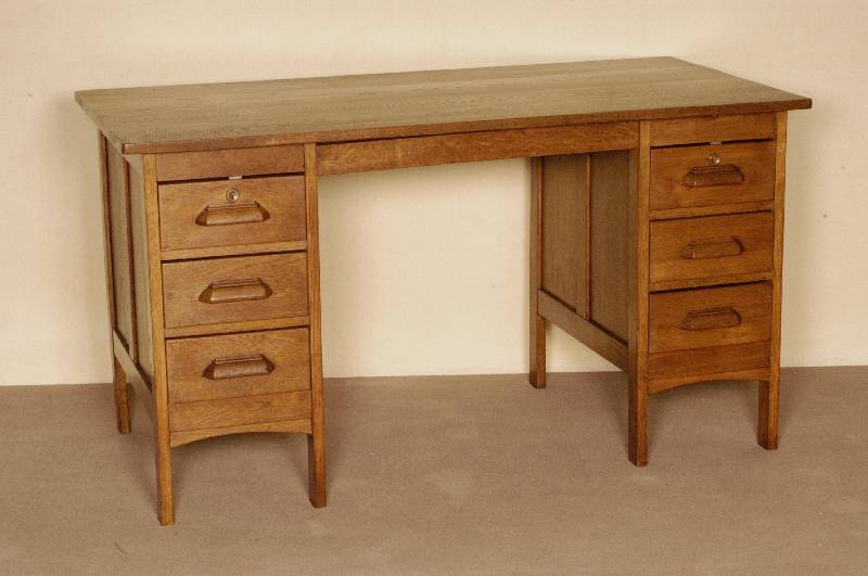 Schreibtisch, Holland, um 1910, Korpus Weichholz, Eiche massiv, z.T. Eichefurnier, praktisch fÜr Haus oder BÜro, Gebrauchsspuren, wohnfertig, ca. ...