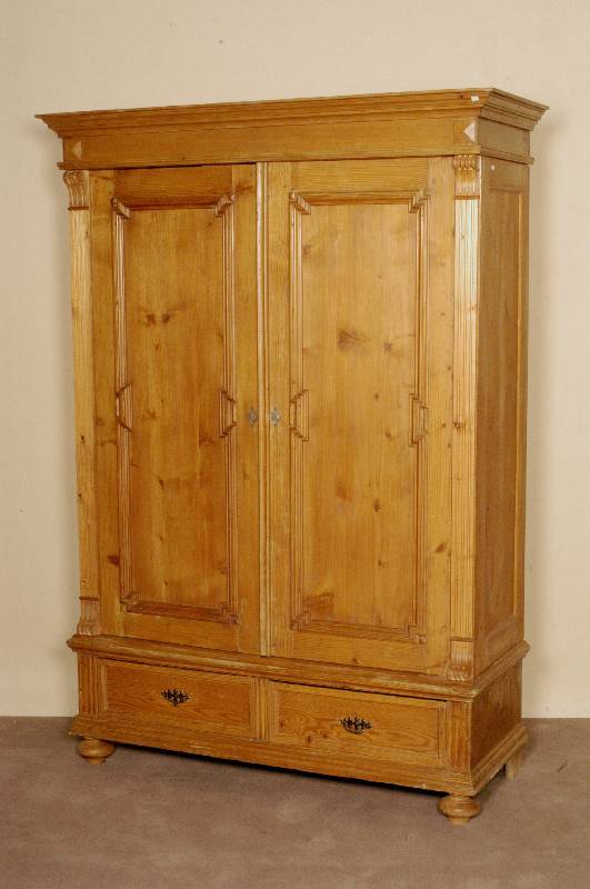 Schrank, deutsch, um 1880, GrÜnderzeit, Tanne massiv, auf KugelfÜßen, 2 Schubalden, Lisenen kanneliert, in Veluten auslaufend, Kopfleiste ...