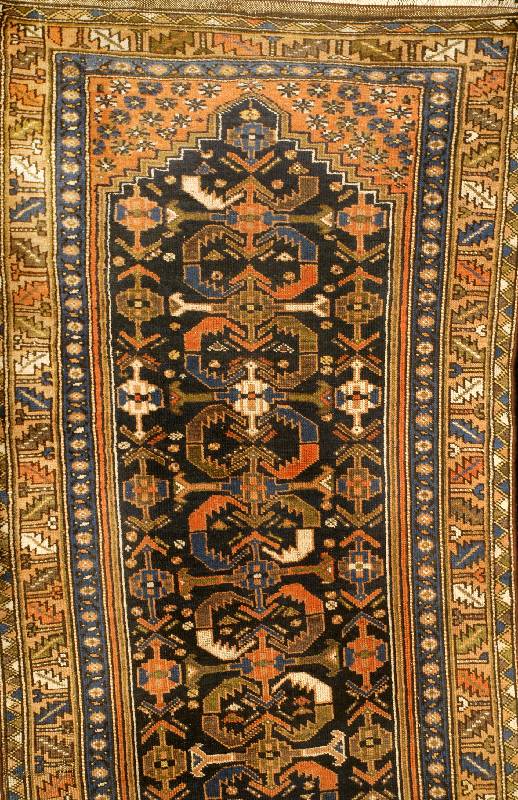 Azerbajan, Russland, um 1920, Wolle auf Wolle, ca. 286 x 95 cm, Schätzwert: 1800.- EURO, EHZ: 3.