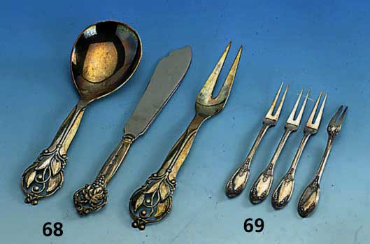 3 Vorlegeteile, Cohr, DÄnemark 1937/1943, 830er Silber, best. aus: VorlegelÖffel und -Gabel, Dekor gleich und Messer, Dekor abweichend, i. d. ...