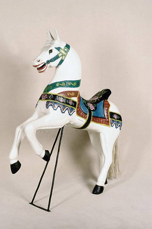 Karusselpferd, 70er/80er Jahre, Teakholz massiv, in den 90er Jahren restauriert und neu bemalt, H. ca. 58 cm, L. ca. 66 cm
