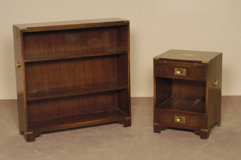 Regal, England, 60er Jahre, SchiffsmÖbel, Korpus Weichholz/Hartholz, Nußbaumfurnier, Ecken und Zierteile Messing, z.T. verschraubt, solide ...