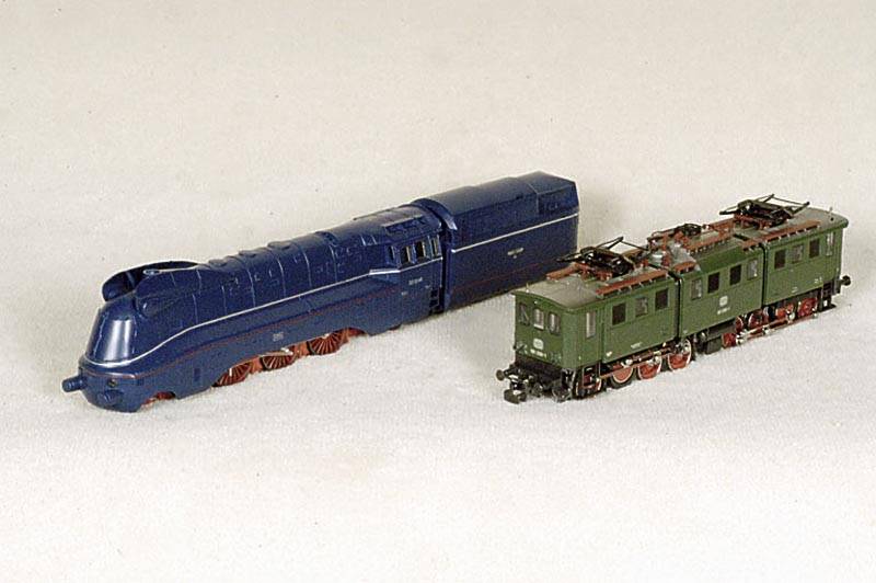 E-Lok, MÄrklin, 1987, Spur HO, Guß/Metall, Nr. 3329, BR 191 DB, Betr.-Nr. 191099-1, dreiteilige Gelenkbauart, unbespielt, nur ein Probelauf, ...