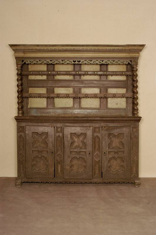 Kannestock bzw. Telleraufsatzschrank, deutsch/wohl Hessen, um 1780/1800, Eiche, Front auf Rahmen gearbeitet, Oberteil stark restauriert, SÄulen ...