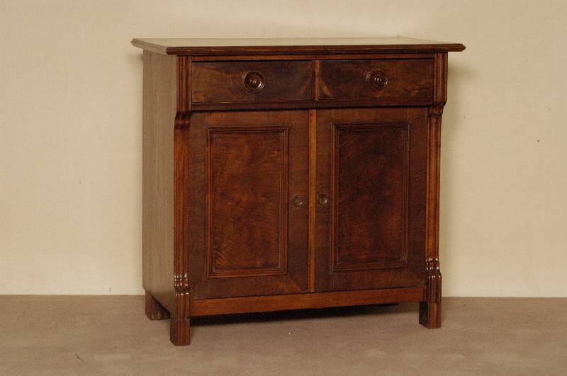 Halbschrank, deutsch, um 1880/90, GrÜnderzeit, Korpus Weichholz, Wurzelfurnier z.T. gespiegelt, auf Rahmen gearbeitet, aufgesetzte Leisten, ...