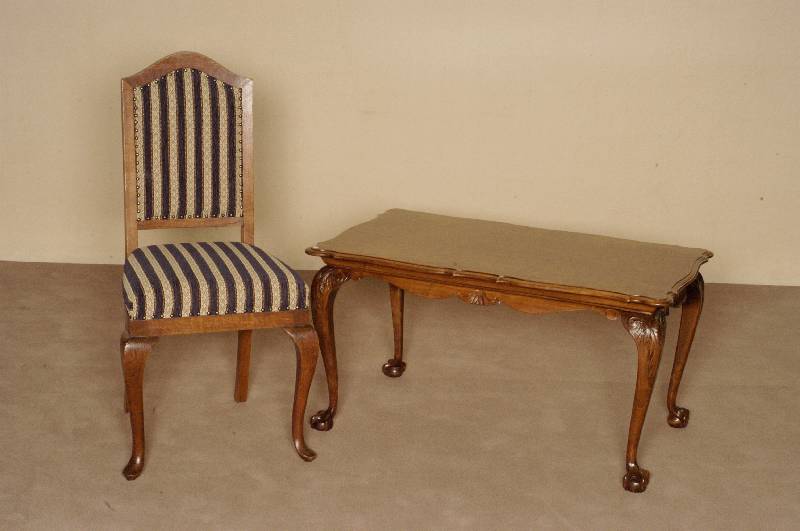 4 StÜhle, deutsch, um 1910, Barockstil, Eiche massiv, neu bezogen, leichte Gebrauchsspuren, ca. 102x47x49 cm, Sh. 52 cm, St. 42 cm
