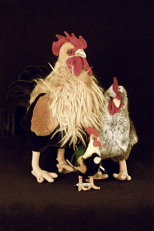 Konvolut Steiff-Tiere, 1 x 60er Jahre, 2 x 90er Jahre, Hahn, Webpelz und Mohair, 40 cm, mit Knopf und Fahne; Hahn, Mohair/Filz, 17 cm, mit orig. ...