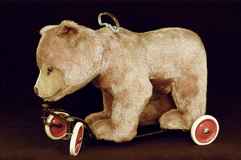 ReitbÄr, Steiff, 60er Jahre, Mohair, mit Stimme, diese intakt, Rollen und Gestell altersbed. stÄrker bespielt, kahle Stellen am RÜcken, ...