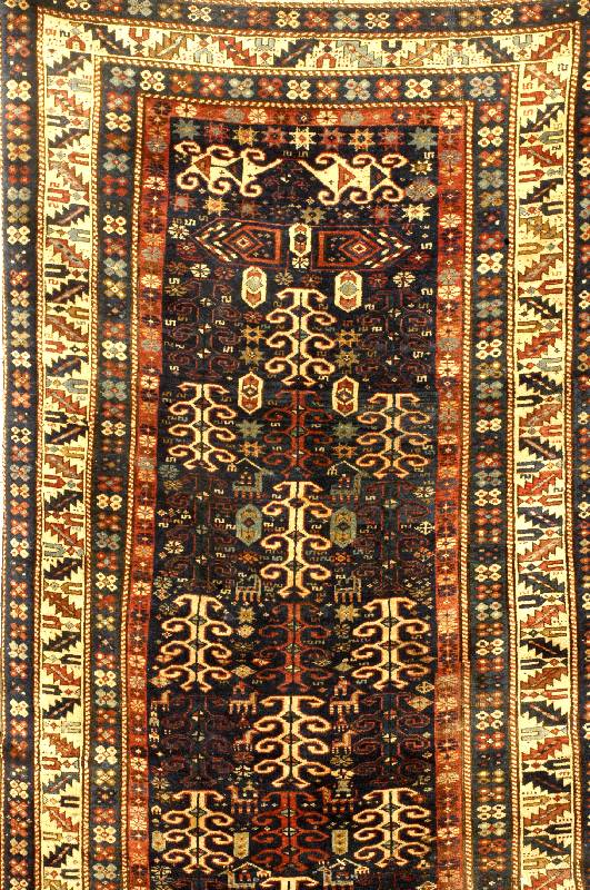 Shirwan, Kaukasus, 19. Jahrhundert, Wolle auf Wolle, ca. 238 x 114 cm, Schätzwert: 3800.- EURO, EHZ: 3. Schöner Kaukase aus dem K uba ...