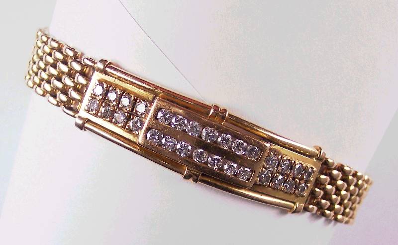 Armband mit Brillanten, GG 900/000, (gest. 22), 30 Brill. zus. ca. 1.40 ct Weiß- l. get. Weiß/vs-si, total ca. 30.4 g, wohl umgearbeitetes ...