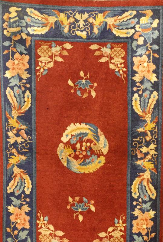 China, um 1940, Wolle auf Baumwolle, ca. 131 x 79 cm, Schätzwert: 850.- EURO, EHZ: 2. G uter Zustand.