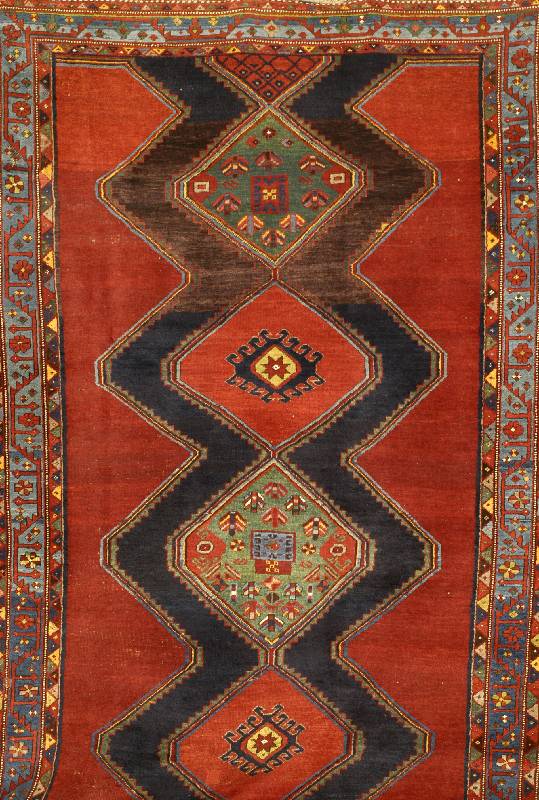 Kazak, Kaukasus, um 1910, Wolle auf Wolle, ca. 297 x 176 cm, Schätzwert: 3500.- EURO, EHZ: 3-4. Ein Seltener Kaukase mit aussergew?hn licher ...