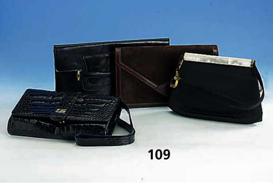 Konvolut 4 Taschen, 1 x blau-schwarzer kolumbian. Farm-Alligator, Maße ca. 26.5 x 17 x 6 cm; 1 x Unterarmtasche, braunes Wild-/Nappaleder, ...
