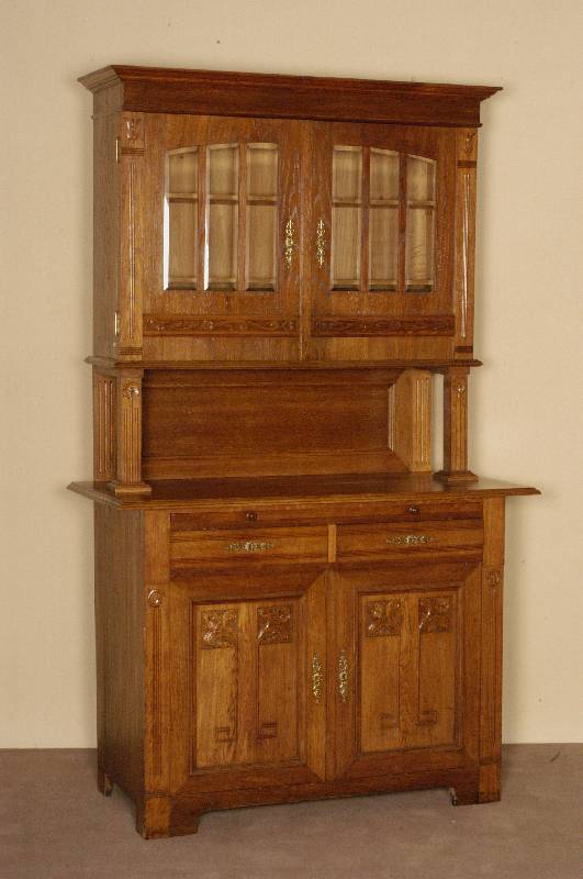 Jugendstil-Aufsatzschrank, Frankreich, um 1900 , Eiche massiv, viertÜrig, zwei Schubladen, ausziehbare ArbeitsflÄche, reich mit typischen floralen ...