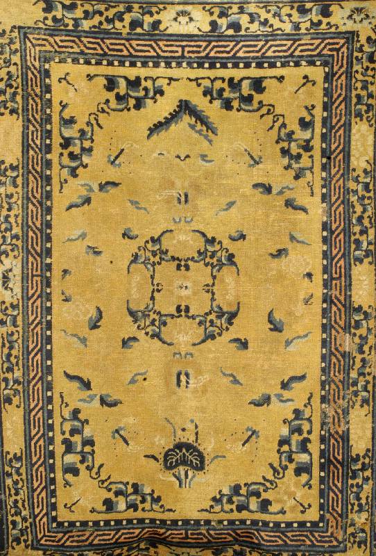 China Antik, um 1800, Wolle auf Baumwolle, ca. 200 x 135 cm, Schätzwert: 6500.- EURO, EHZ: 4-5. Schöne Knüpfarbeit. Sehr Selten