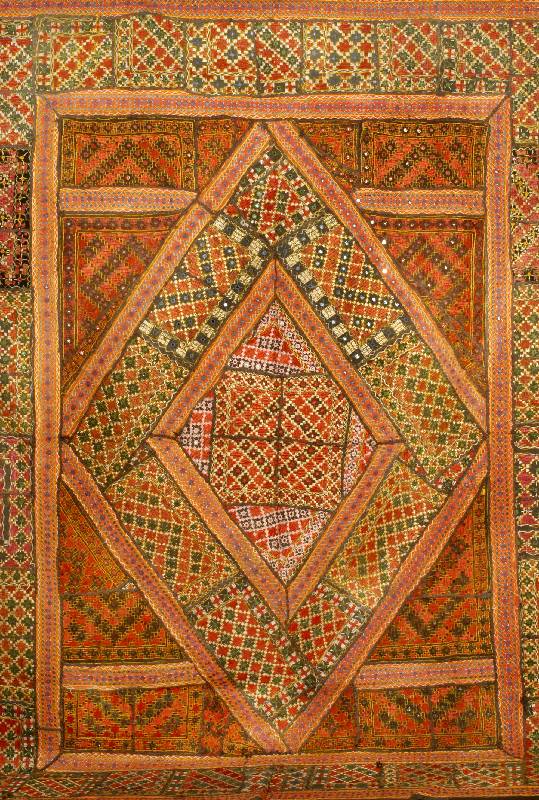 Textil, Asien, um 1920, ca. 250 x 191 cm, SchÄtzwert: 1200.- EURO, EHZ: 3. Aufwendige Ha ndarbeit, Selten