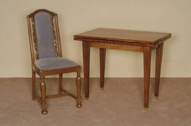 Klapptisch, wohl Frankreich, 30er Jahre, Korpus Weichholz, Palisanderfurnier, Fußschuhe sekundÄr, Platte sekundÄr, auslegbar, praktisch, auch ...