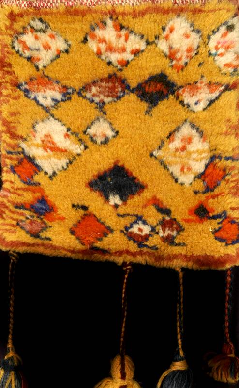 Gabbeh Tasche Lori, Persien, um 1900, Wolle auf Wolle, ca. 36 x 32 cm, SchÄtzwert: 1100.- EURO, EHZ: 2. Antik. Äußerst seltene Gabbeh Ta sche.
