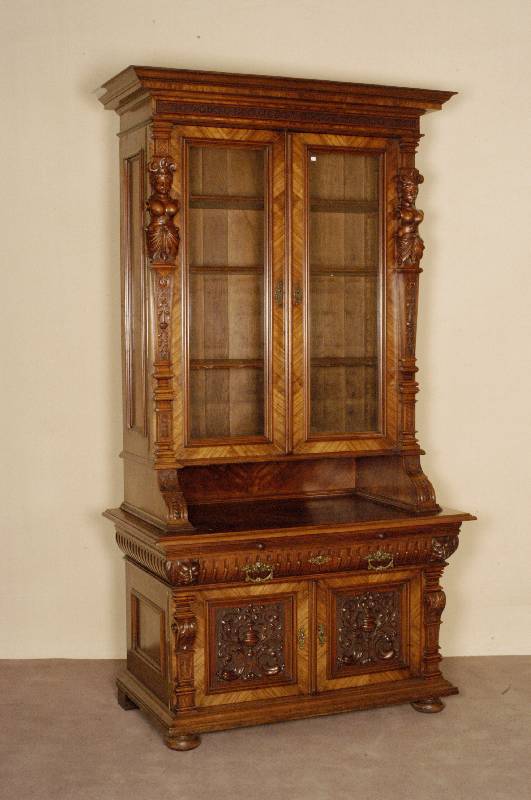 Aufsatzschrank, deutsch, um 1870, GrÜnderzeit, Hoflieferant wohl Großguss Berlin Korpus Weichholz, z.T. Eiche massiv, Nußbaum- bzw. ...