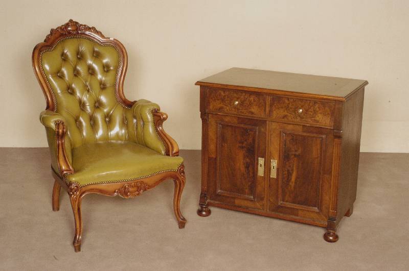 Halbschrank, Holland, um 1880/90, GrÜnderzeit, Korpus Weichholz, Wurzelfurnier, z.T. gespiegelt, auf Rahmen gearbeitet, aufgesetzte Leisten, ...