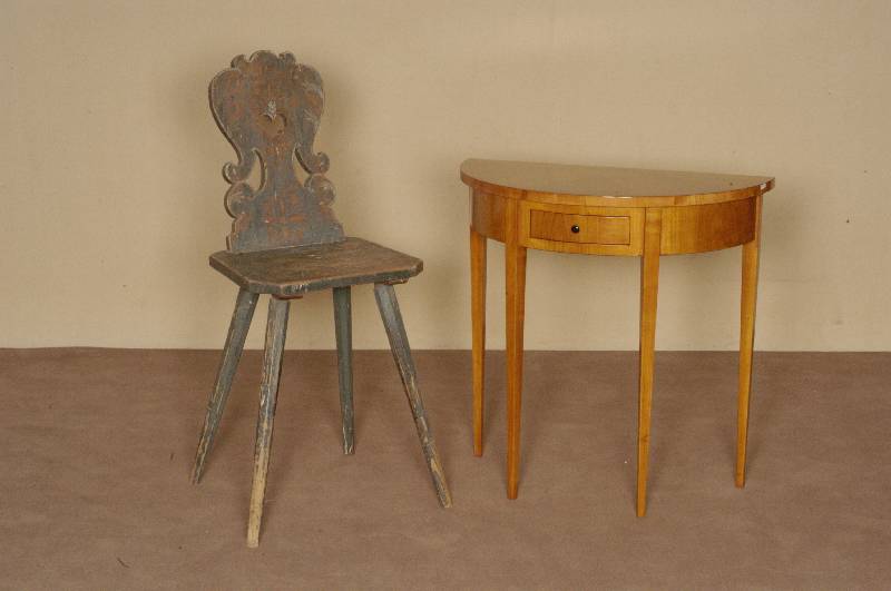 Konsolentisch, im Biedermeierstil, Kirschbaum massiv, poliert, nach altem Vorbild von 1820/30, gute Verarbeitung, unter Verwendung alter Teile, ...