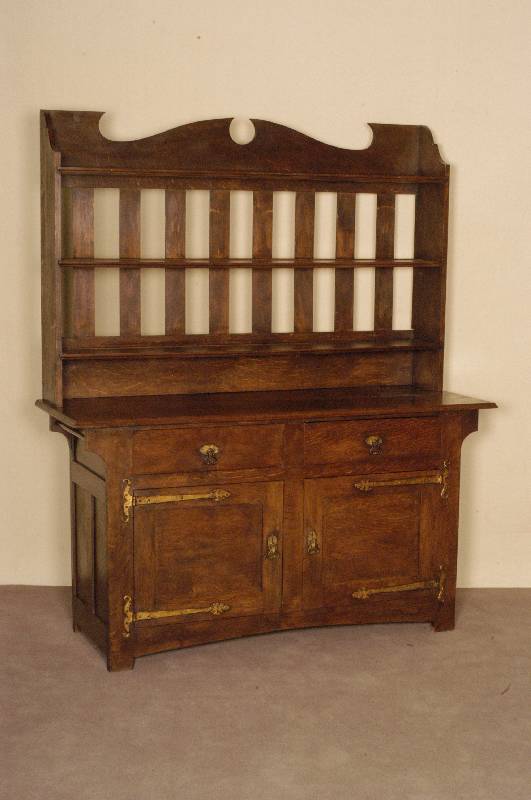 Tellerboard, deutsch, um 1910, Eiche massiv, Unterteil mit 2 TÜren und Schubladen, mit original BeschlÄgen, Oberteil mit Ablage fÜr Teller, ...