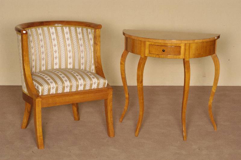 Bergere, im Biedermeierstil, nach dem Vorbild von 1830, Kirschbaum massiv, Polster und Bezug neu, wohnfertig, handpoliert, sehr bequem, praktisch, ...