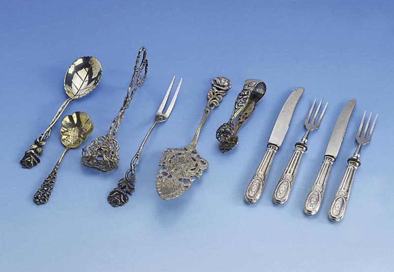 Konvolut Hildesheimer Rose, nach 1960, 800er Silber, einzelne Teile teilweise vergoldet, best.aus: 7 KaffeelÖffel, 6 große MokkalÖffel, 6 kleine ...