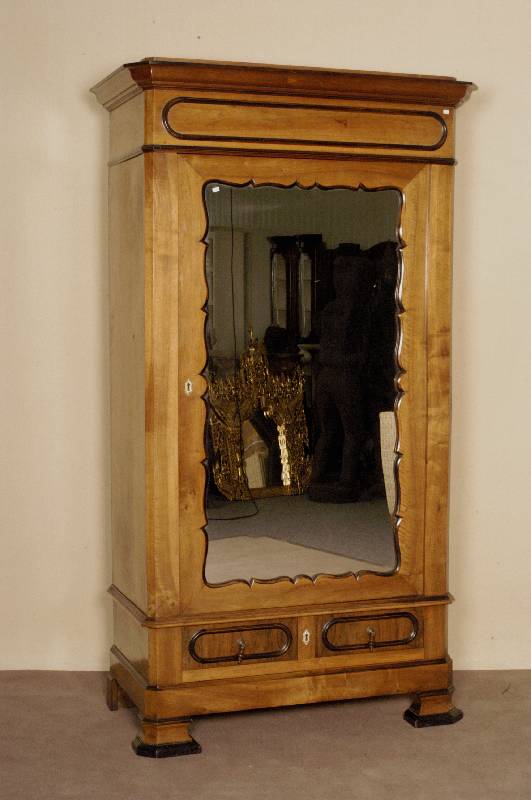 WÄscheschrank, deutsch, um 1880, SpÄtbiedermeier, Nußbaum massiv, eintÜrig, mit Spiegelglas, Holzrahmenprofil, teilweise schwarz abgesetzt, ...