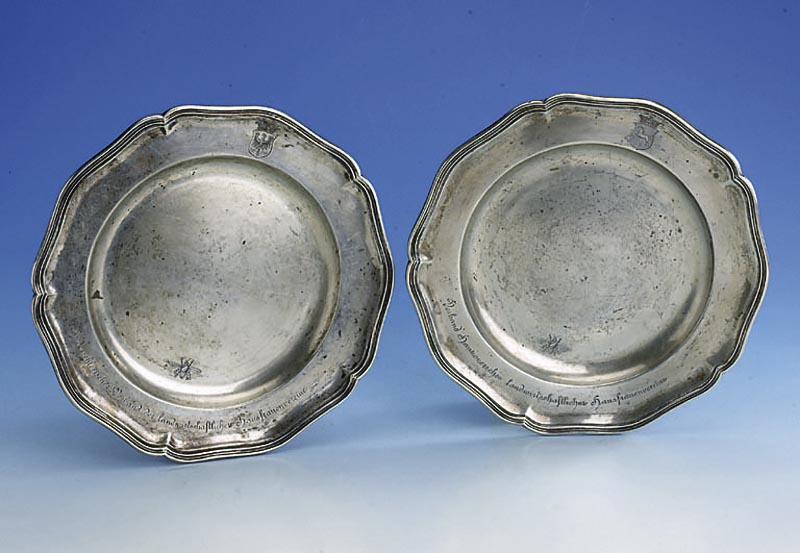 Widmungsteller, deutsch um 1900, 800er Silber, Meyen, Berlin, Ausgburger Faden, gewidmet Verbund Hannoverscher Haus- frauenvereine, aus dem ...