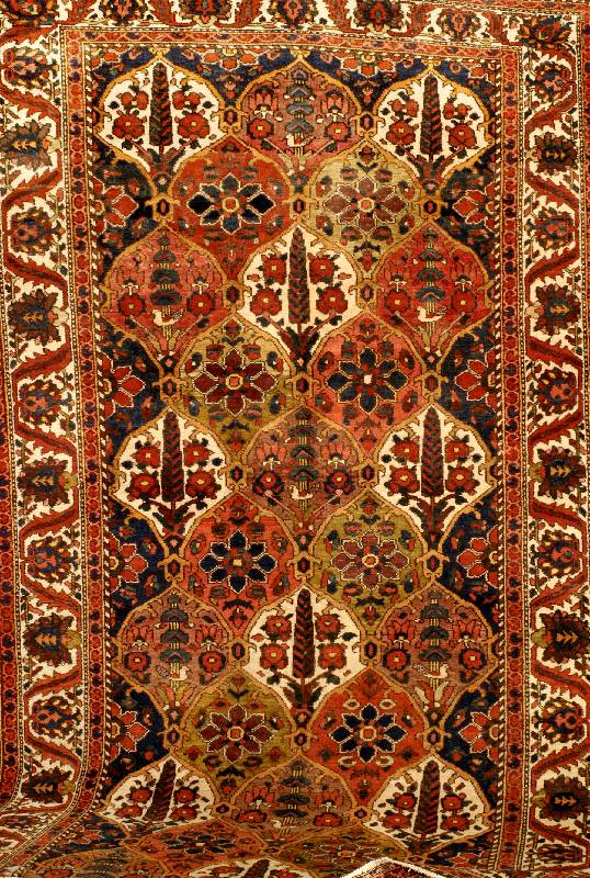 Bachtiar, Persien, um 1945, Wolle auf Baumwolle, ca. 300 x 164 cm, Schätzwert: 1600.- EURO, EHZ: 2. Guter Erhaltungszustand.