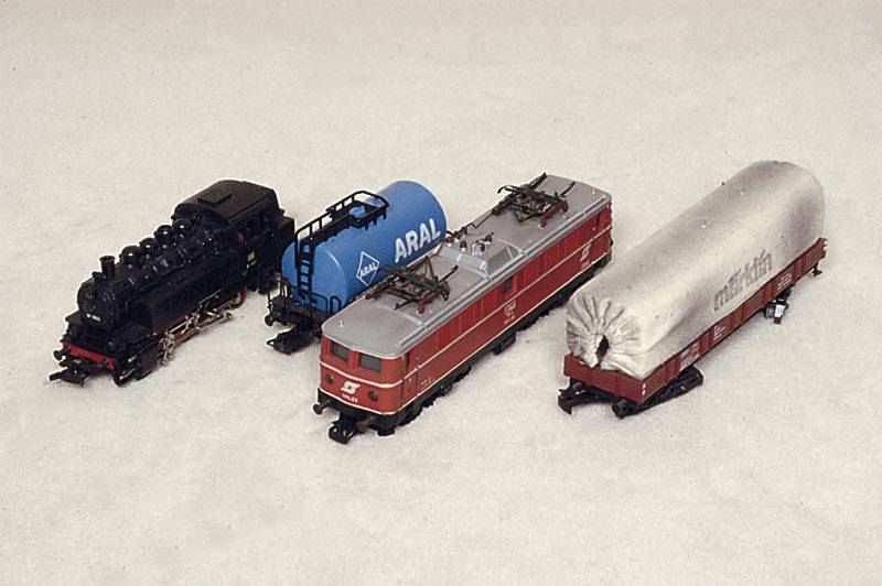 GÜterzug, MÄrklin-Primex, 2. HÄlfte 20. Jh., Spur HO, E-Lok, Nr. 3007, dazu versch. WerbegÜterwÄgen, u.a. Tuborg 4536, Planwageb 4475, ...
