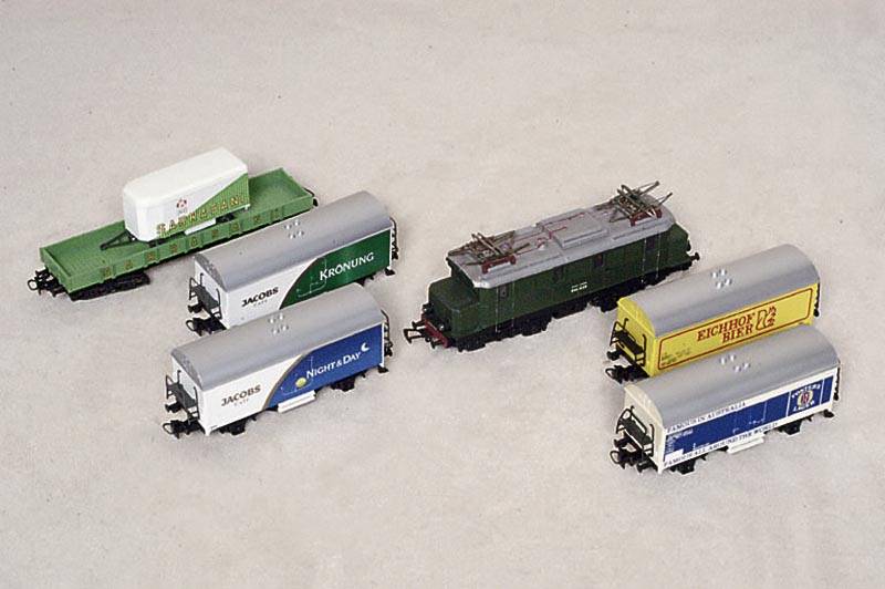 GÜterzug, MÄrklin-Primex, 2. HÄlfte 20. Jh., Spur HO, E-Lok, Nr. 3008, dazu versch. BiergÜterwagen, u.a. Tuborg, Fosters, Warsteiner etc., ...