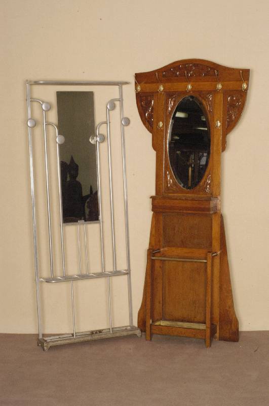 Gaderobe, Frankreich, ArtDeco, um 1930, Metallfuß, Aluminium, SchirmstÄnder mit Tropfwanne, Kleiderhaken, Spiegel und Hutablage, leichte ...